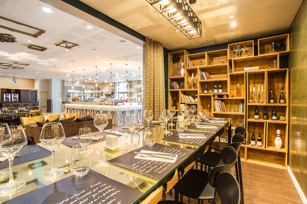 Gatsby Hotel and Restaurant By HappyCulture 32/50