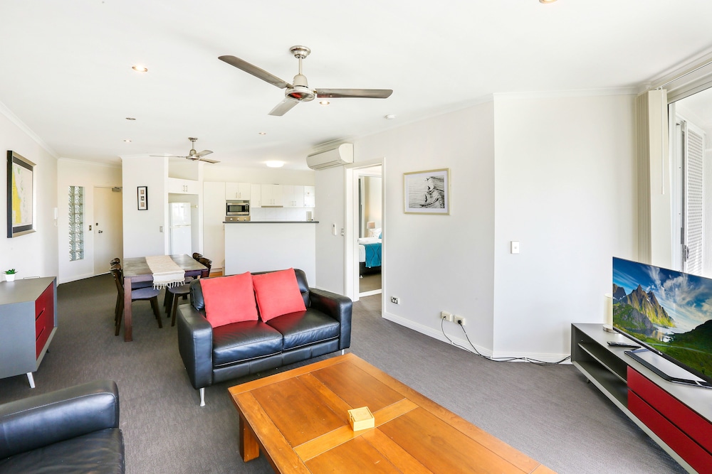 On the Beach Holiday Apartments 40/68