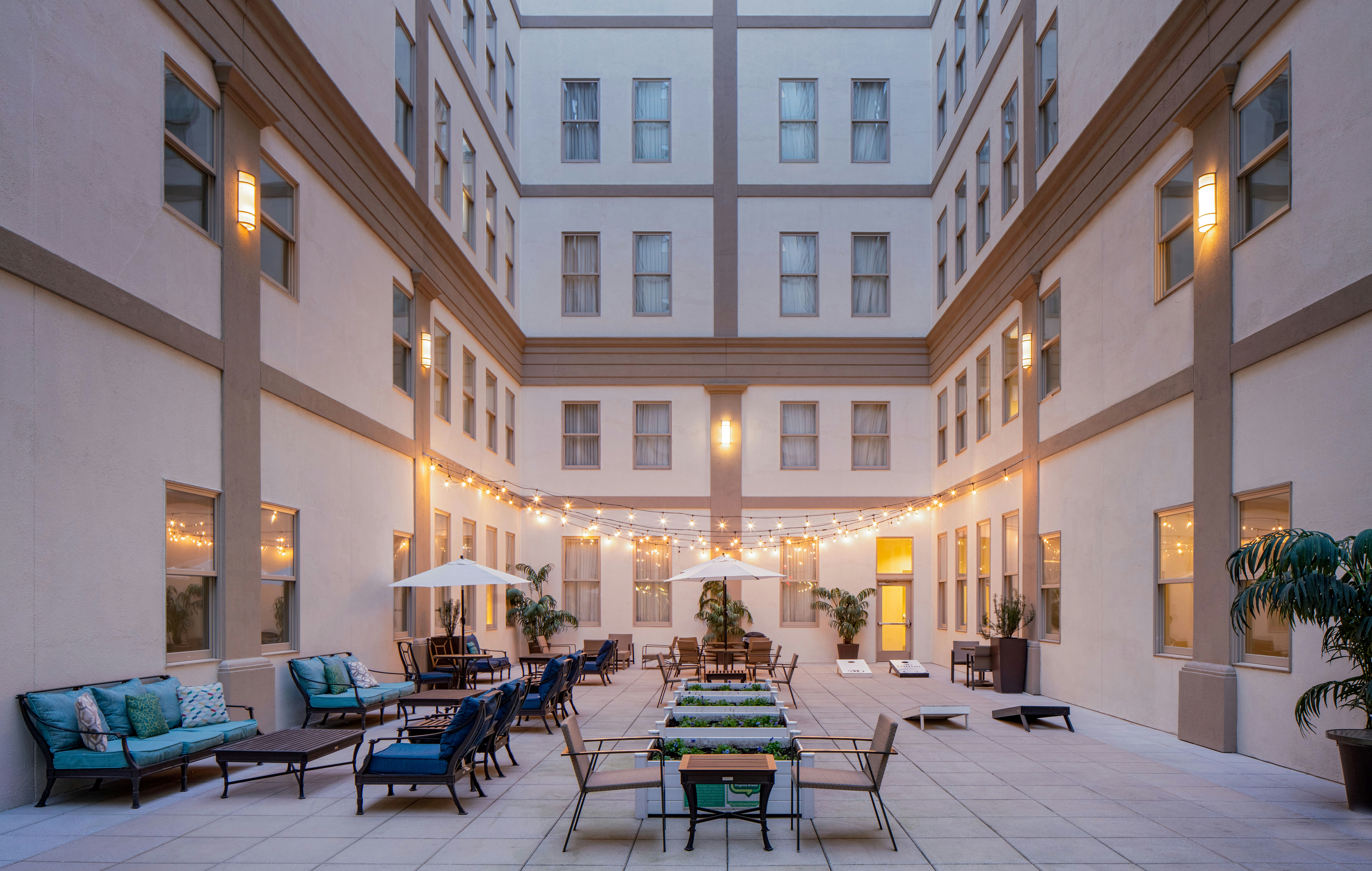 Hilton Richmond Downtown 71/73