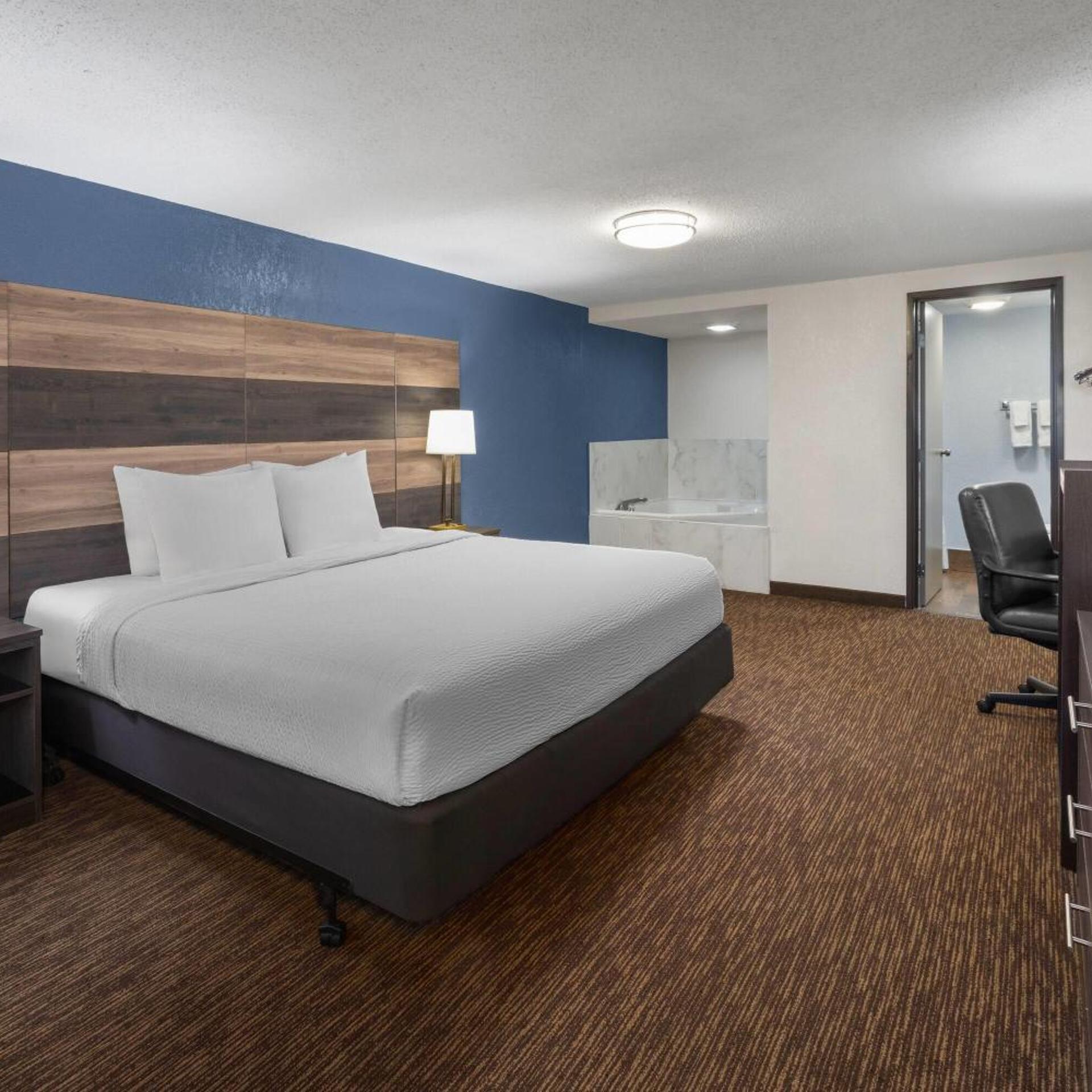 Deluxe, King Bed