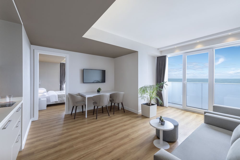 Alliance Palace Batumi 30/45