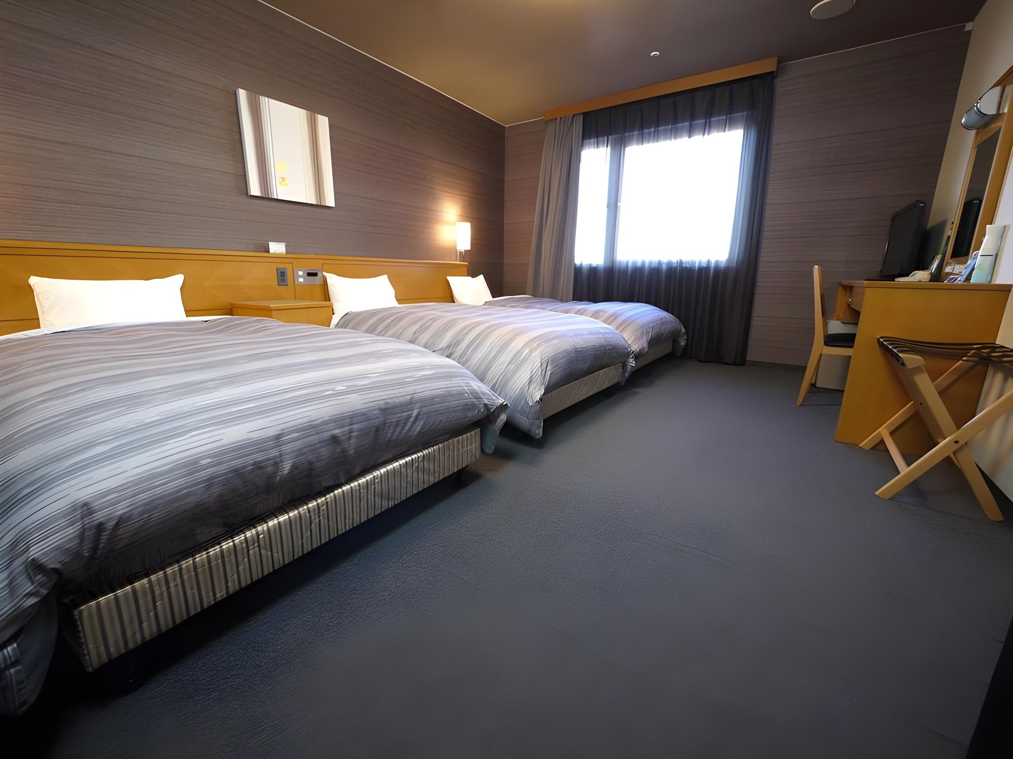 Room, Triple