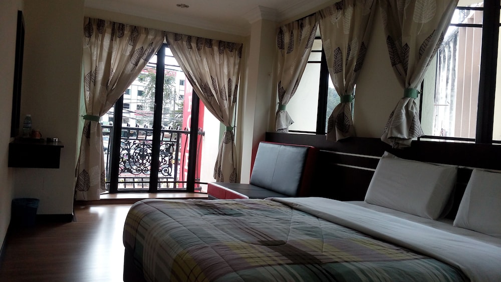 Hong Kong Hotel 38/70