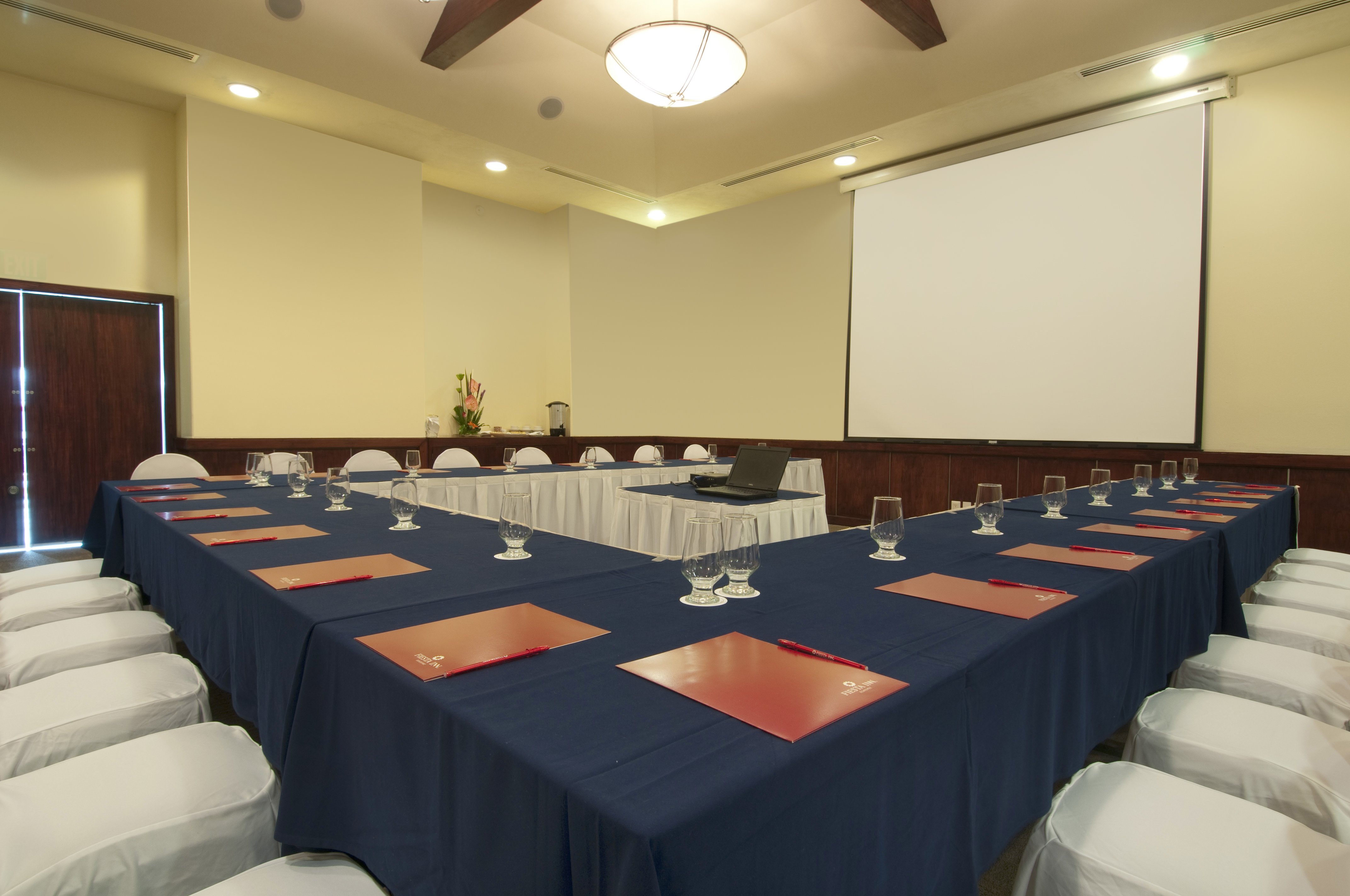 Fiesta Inn Ecatepec 9/13
