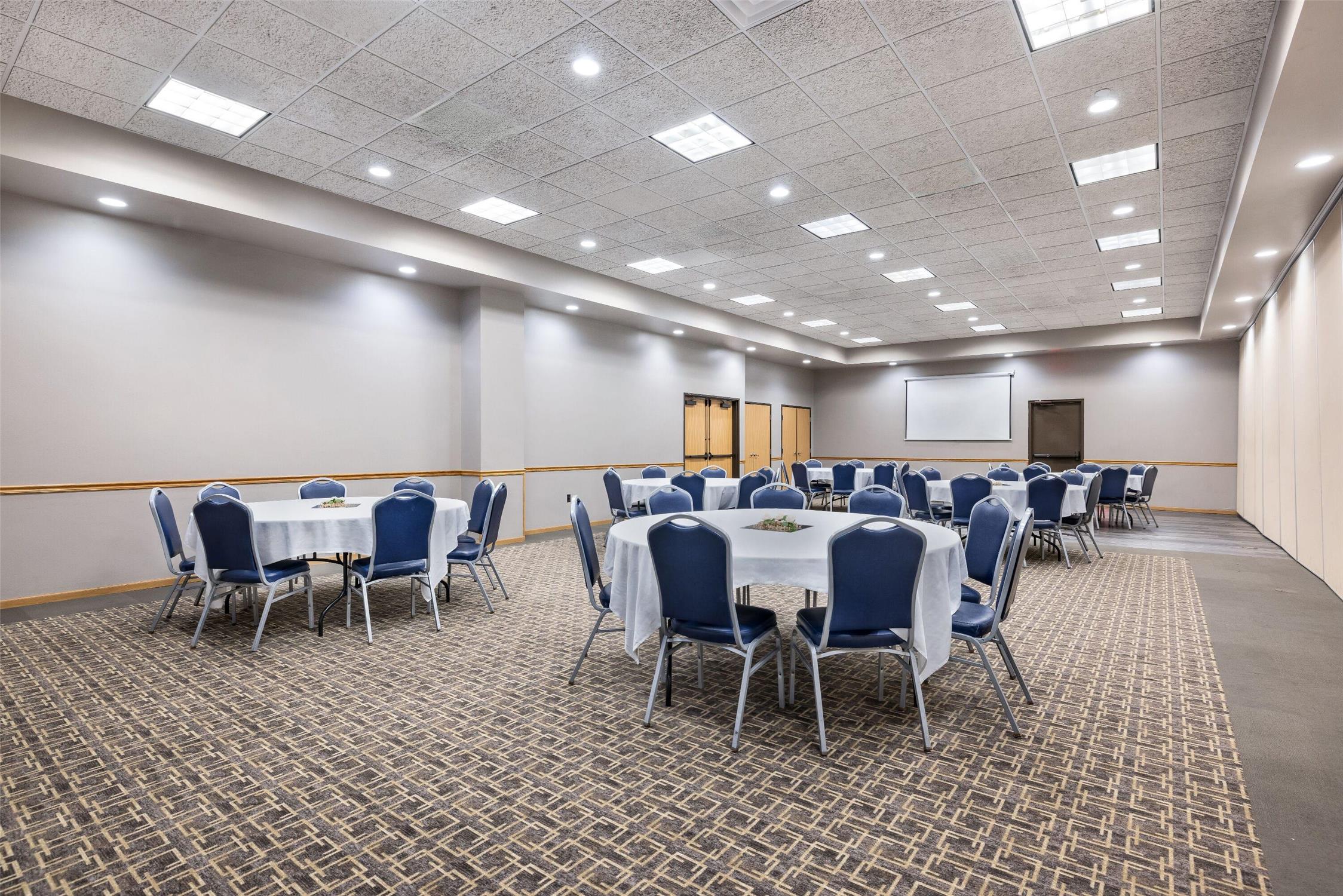 AmericInn by Wyndham Aberdeen Event Center 50/61