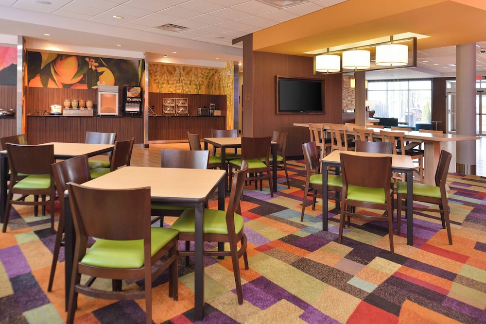 Fairfield Inn Suites Calhoun 33/47