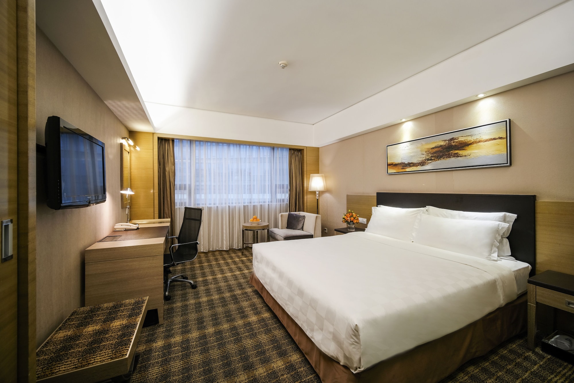 DELUXE KING ROOM