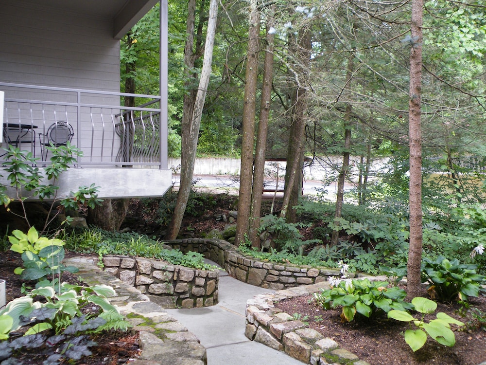 Sidney James Mountain Lodge 44/50