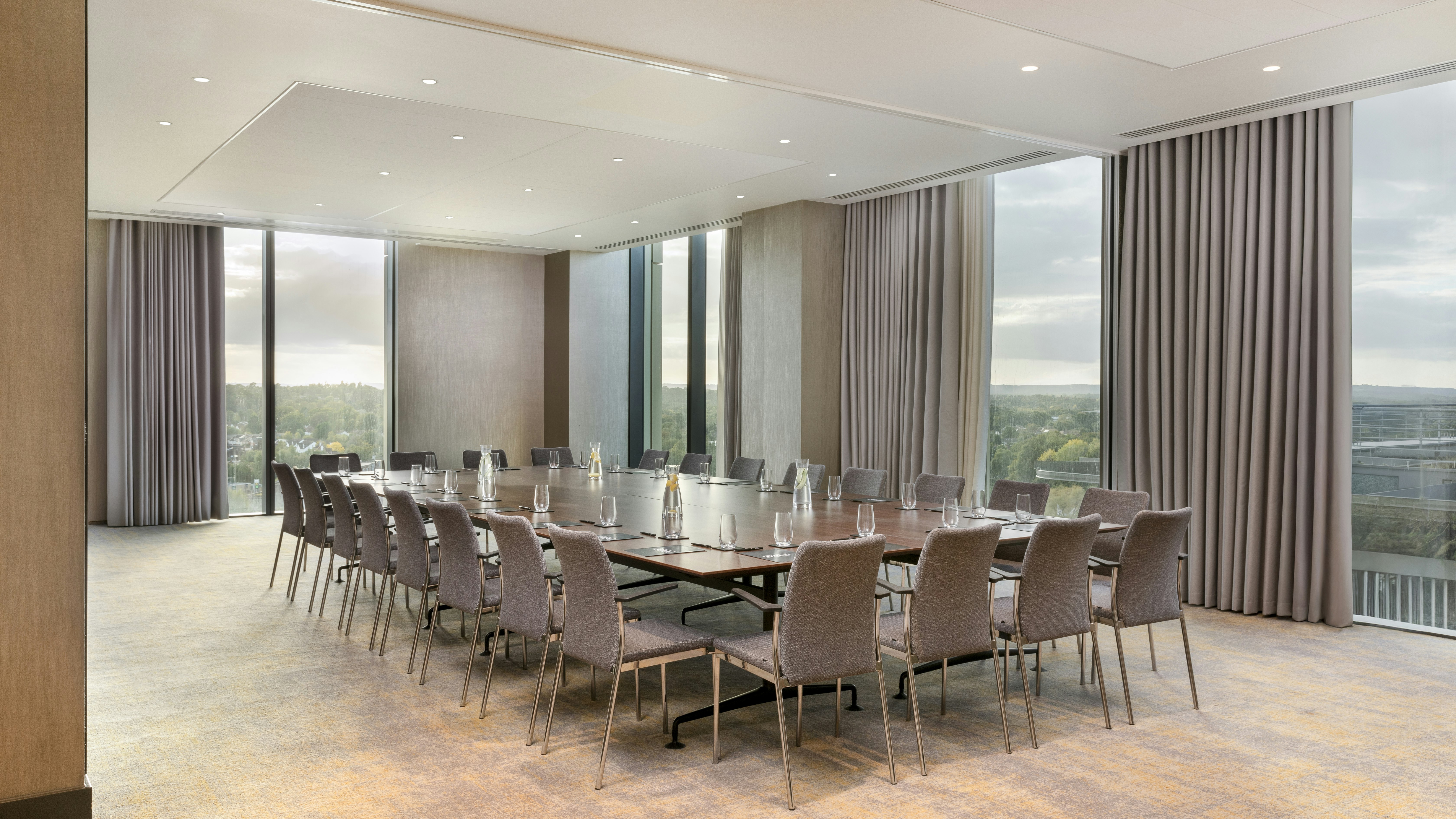 Hilton Woking 39/48