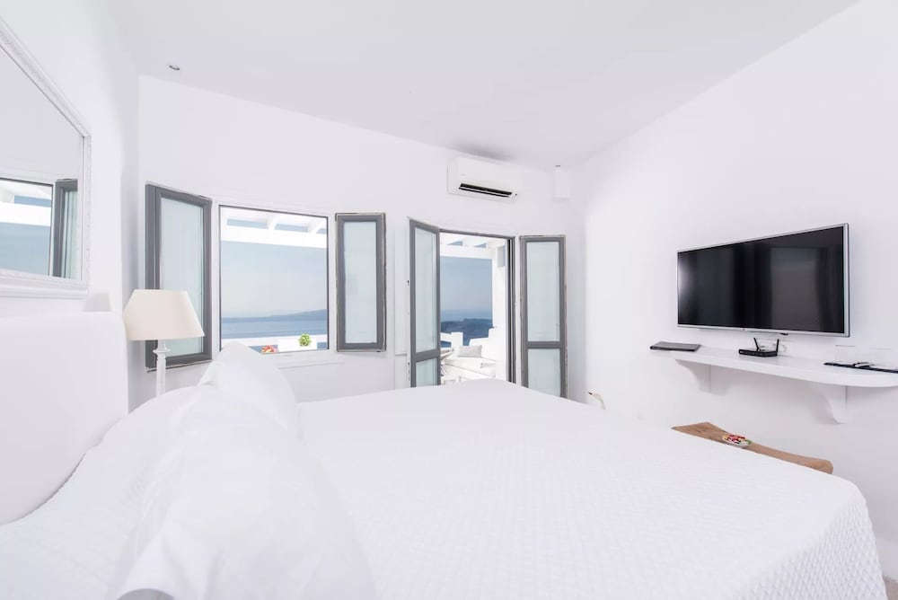 Aqua Luxury Suites 21/75