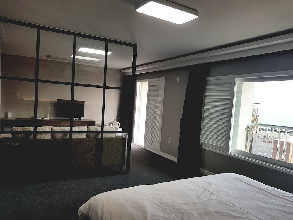 Ocean View Hotel 26/46