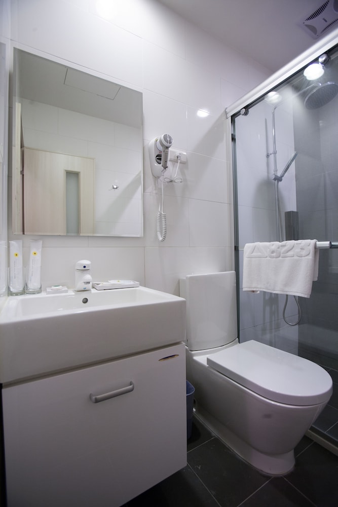 823-Tourist Hotel 14/64