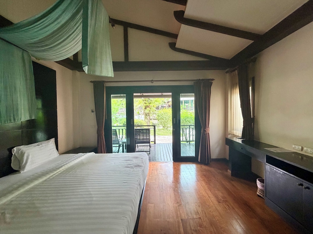 Aonang Phu Petra Resort 24/75