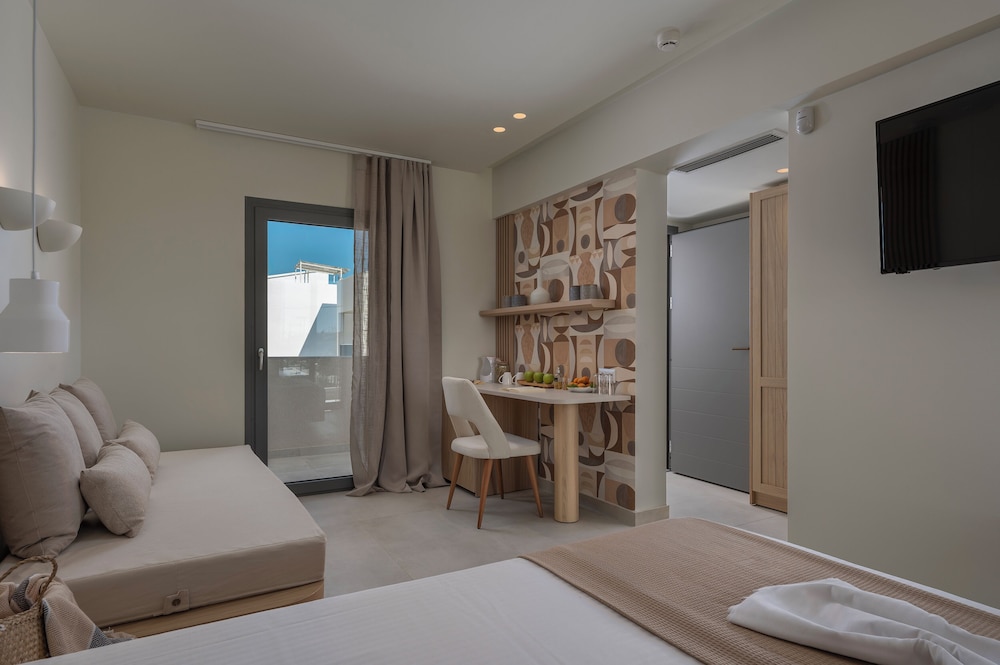 Sandy Seaside Suites 26/66