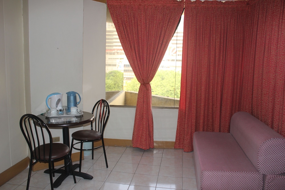 Elegant Circle Inn 58/71