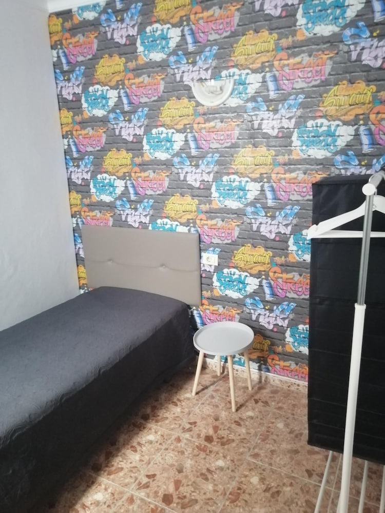 Hostal Alcaravaneras 7/43