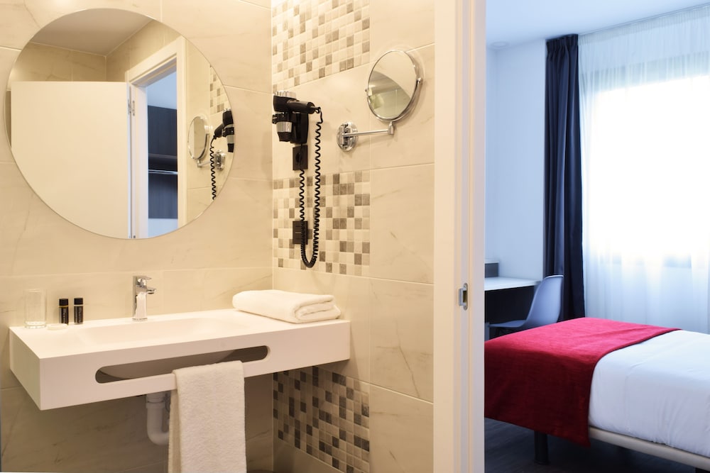 Hotel New Bilbao Airport 33/35