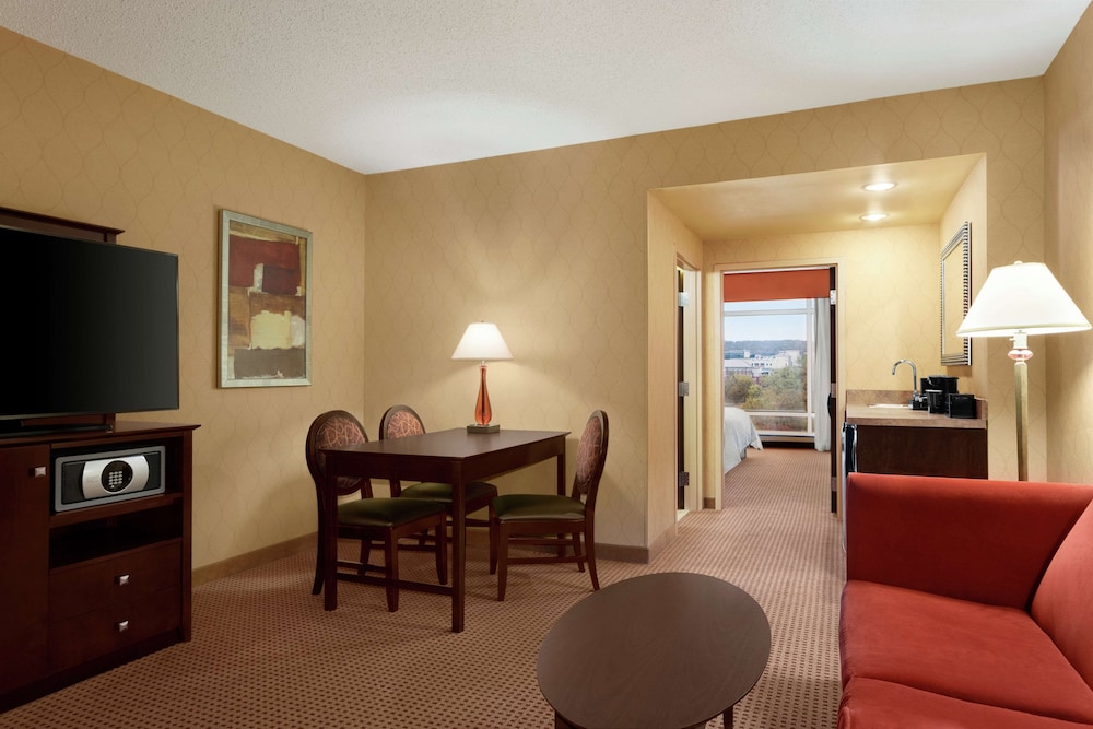 Embassy Suites by Hilton Huntsville 39/76