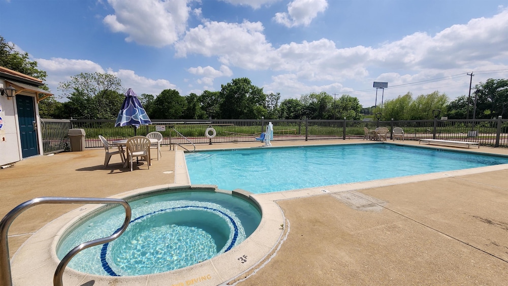 Motel6 Ennis, TX 60/66