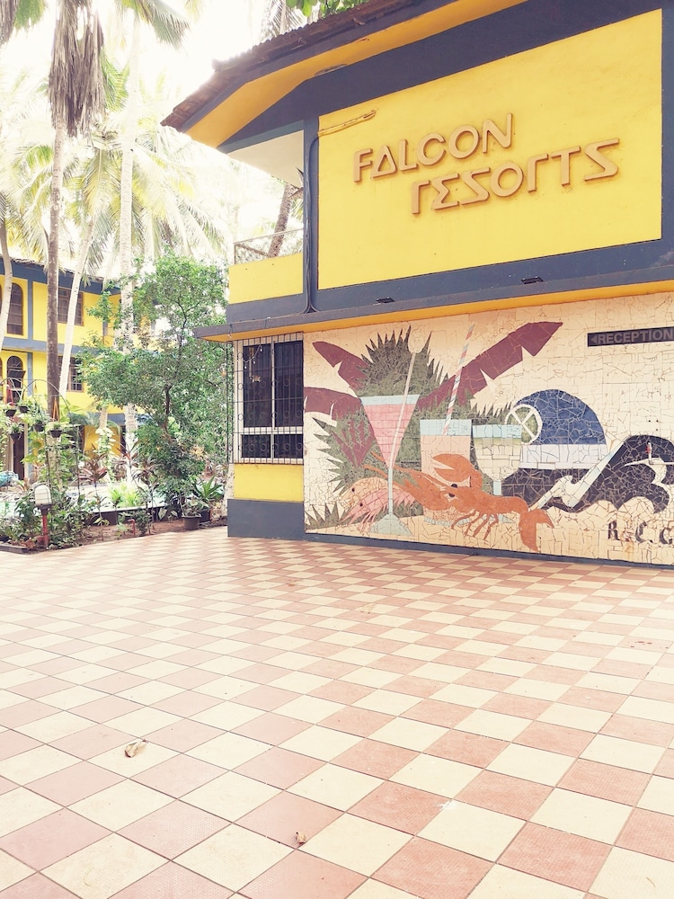 Falcon Resorts 8/70