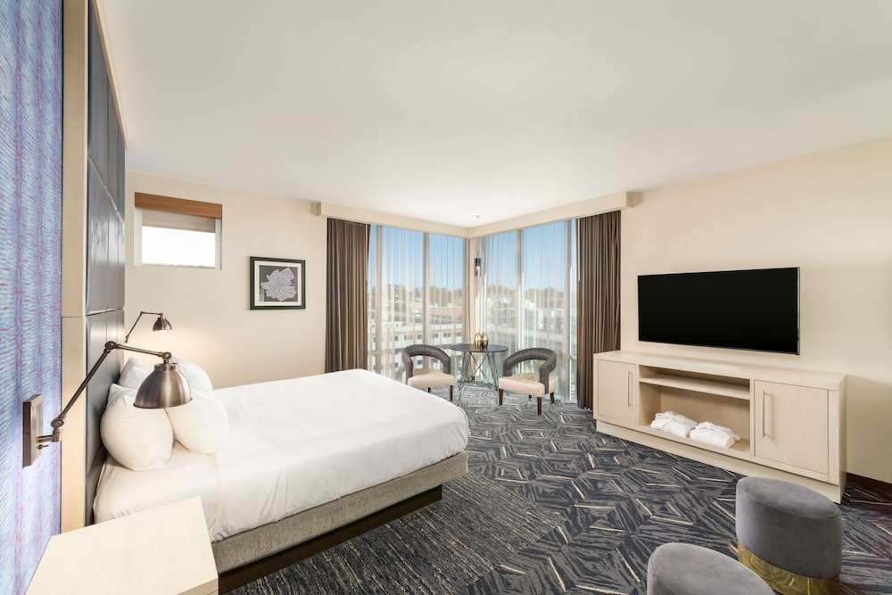 Hyatt Place Greenville/Downtown 20/64