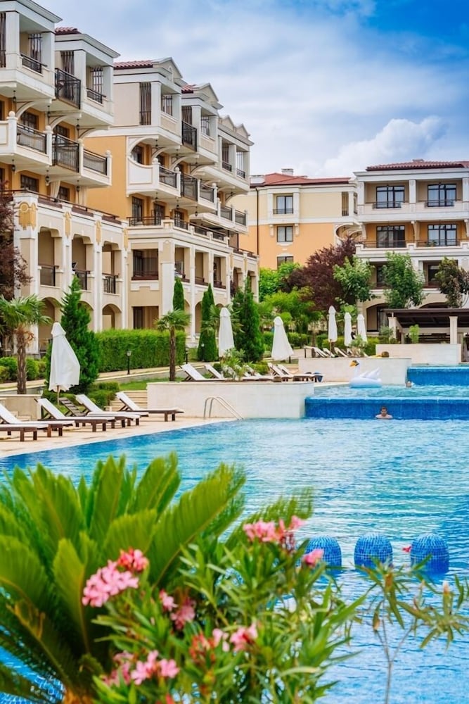Green Life Beach Resort 1/75