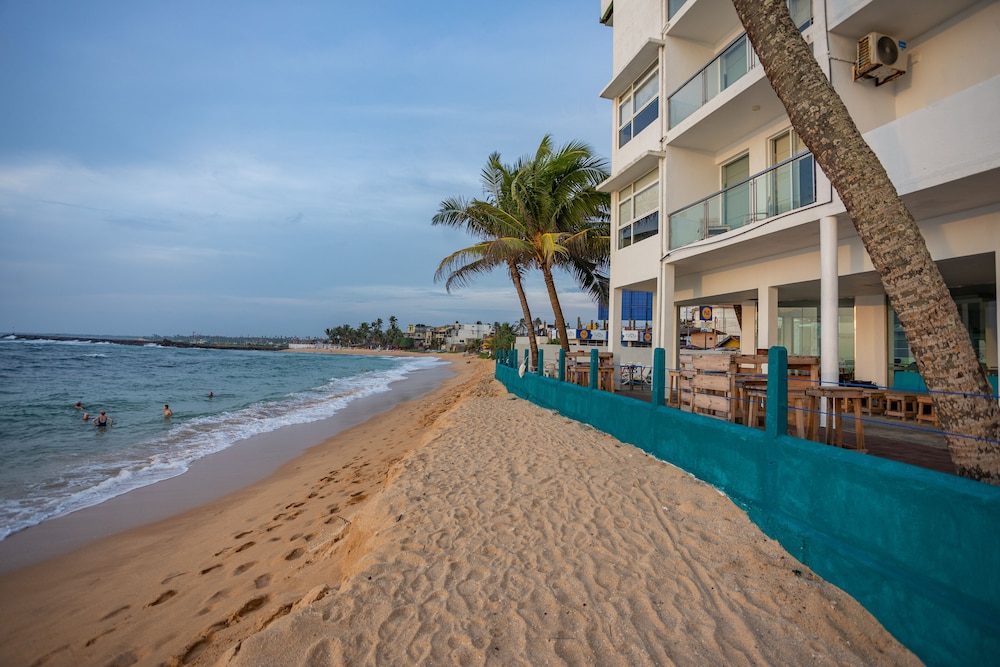 Hikkaduwa Beach 36/49