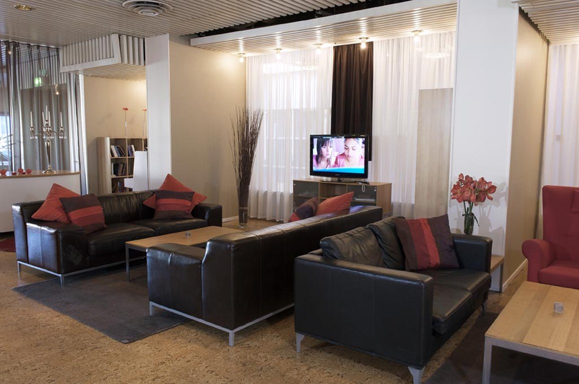 Apple Hotel 33/44