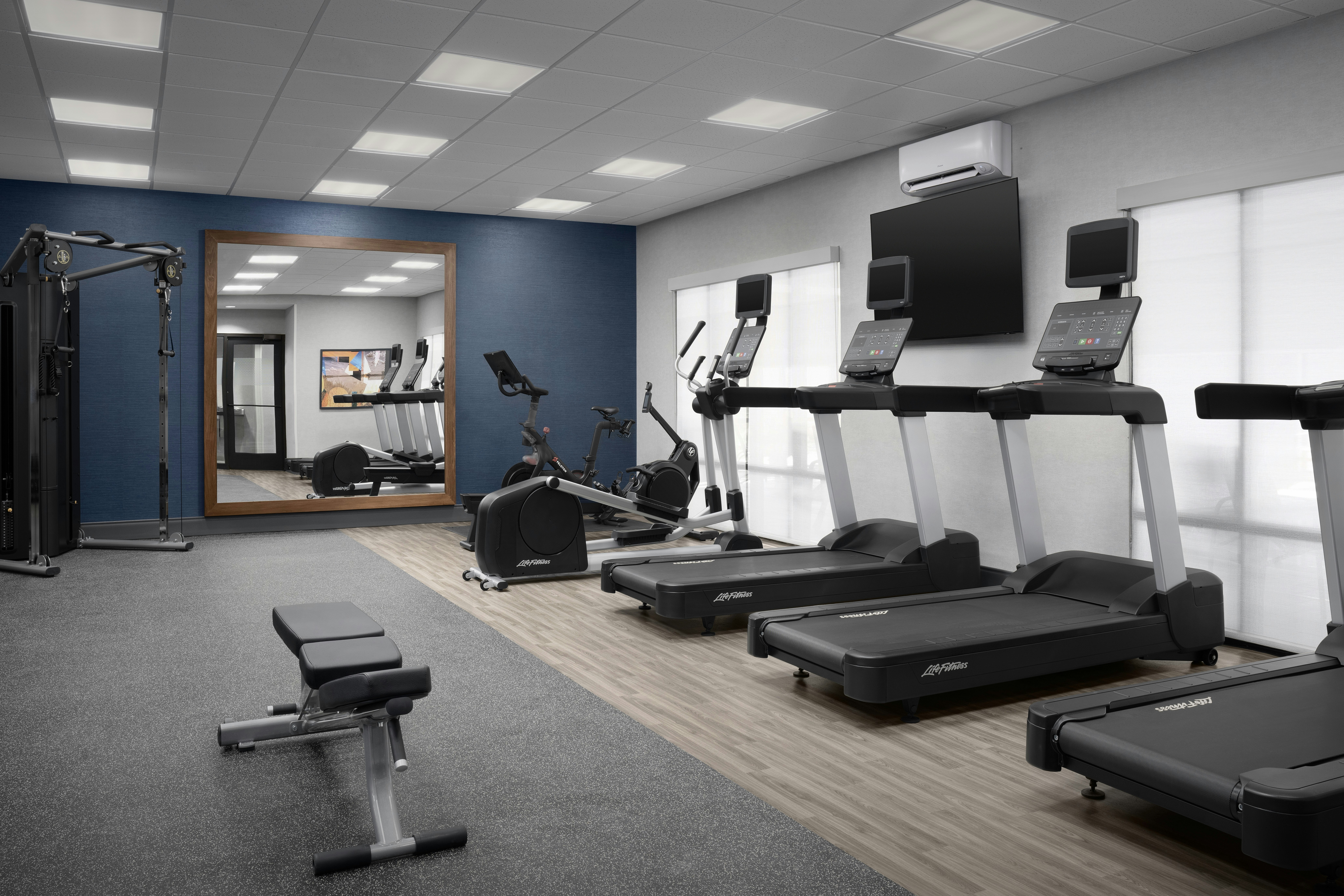Hampton Inn & Suites Williston 8/18