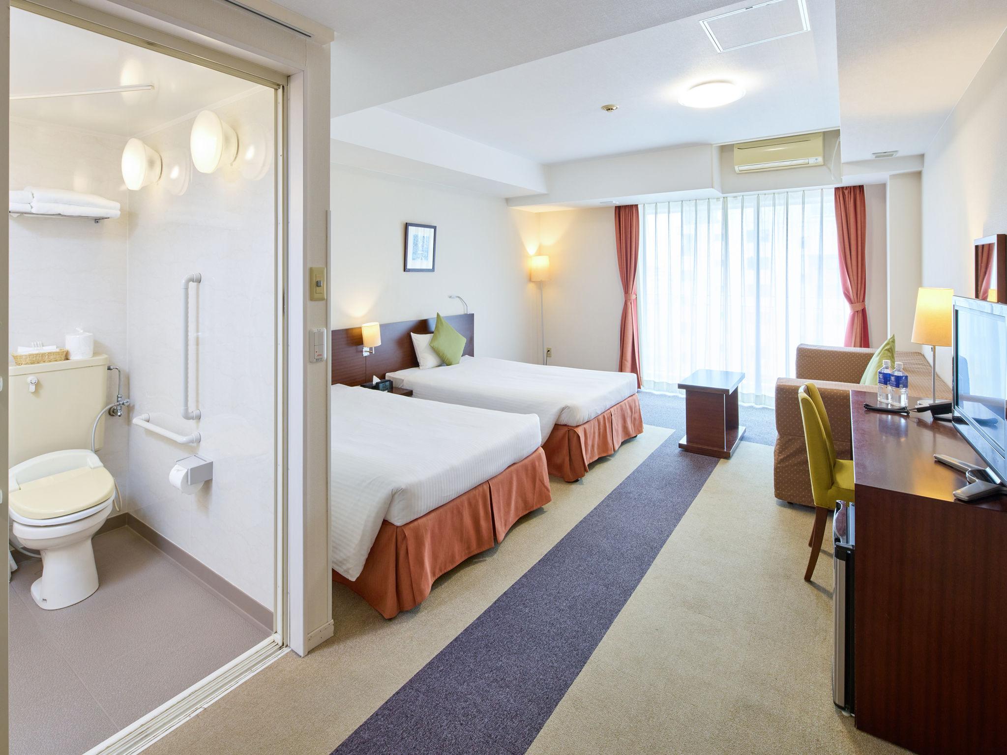 Universal, 3 Beds، Hotel Yugaf Inn Okinawa 4/4