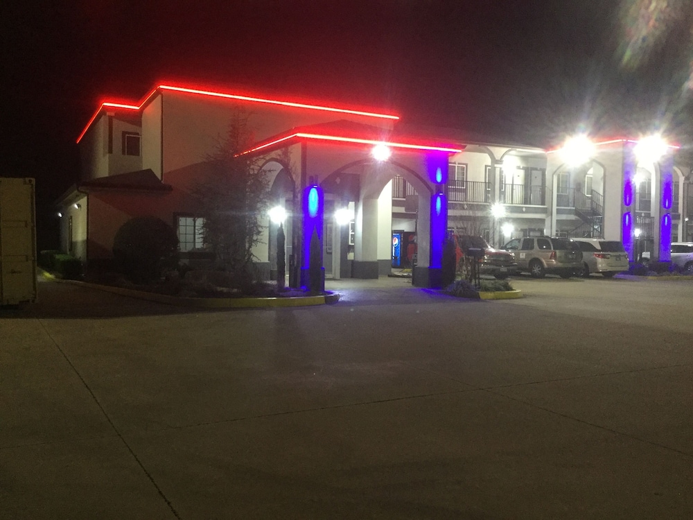 Muskogee Inn And Suites 28/30