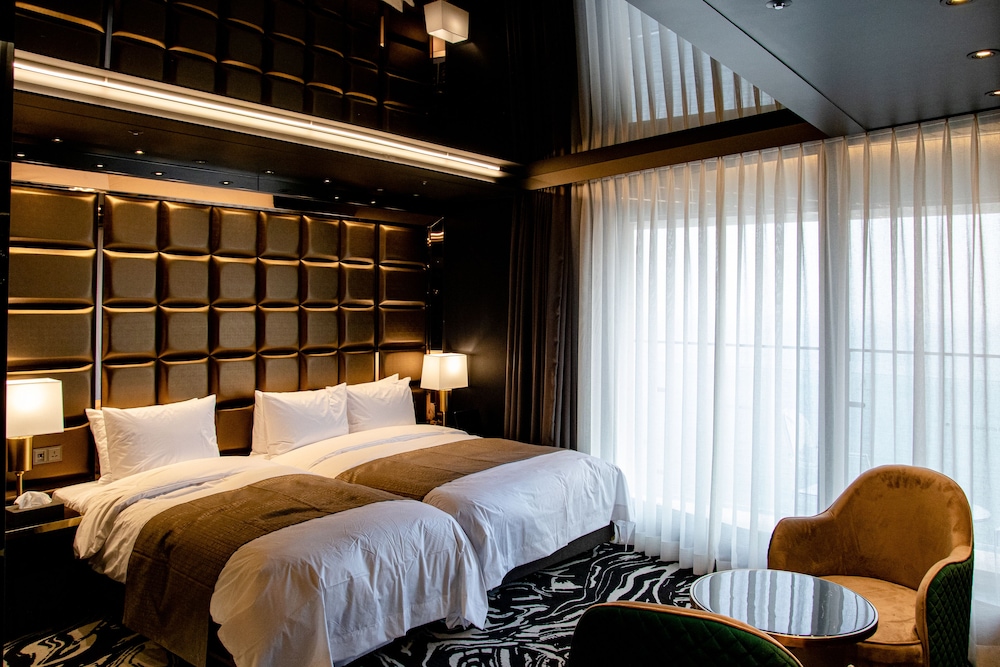 Best Louis Hamilton Hotel Ocean Terrace 9/34