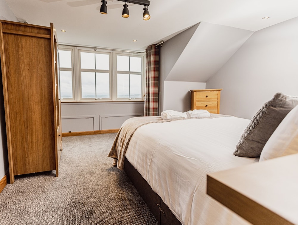 Apartment, King and Twin Beds, Sofa