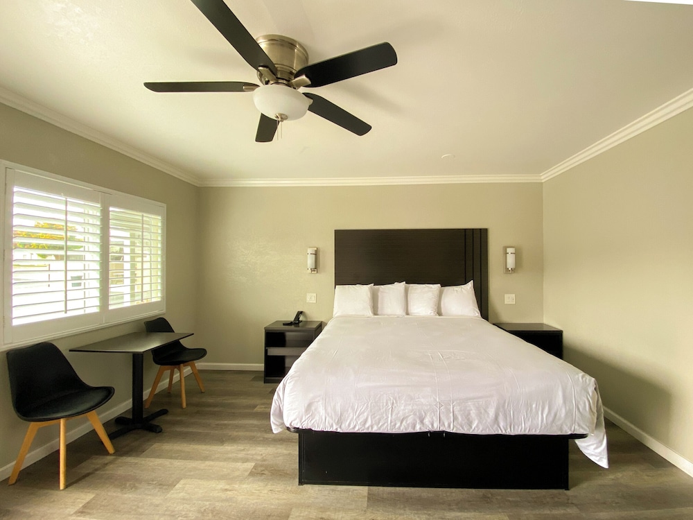 Rockview Inn And Suites 22/54