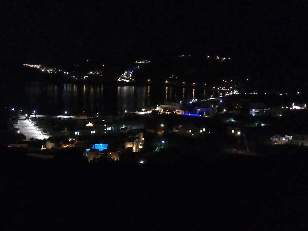 Grandma Vasiliki Rooms To Let 48/55
