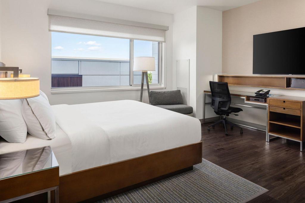 غرفة قياسية بسرير كينج