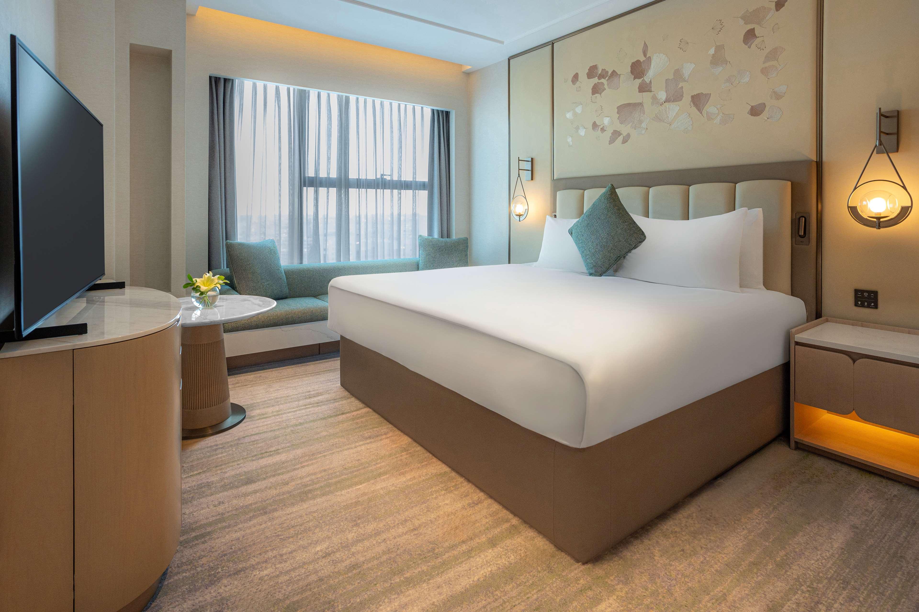 1 BEDROOM, SUITE, KING BED