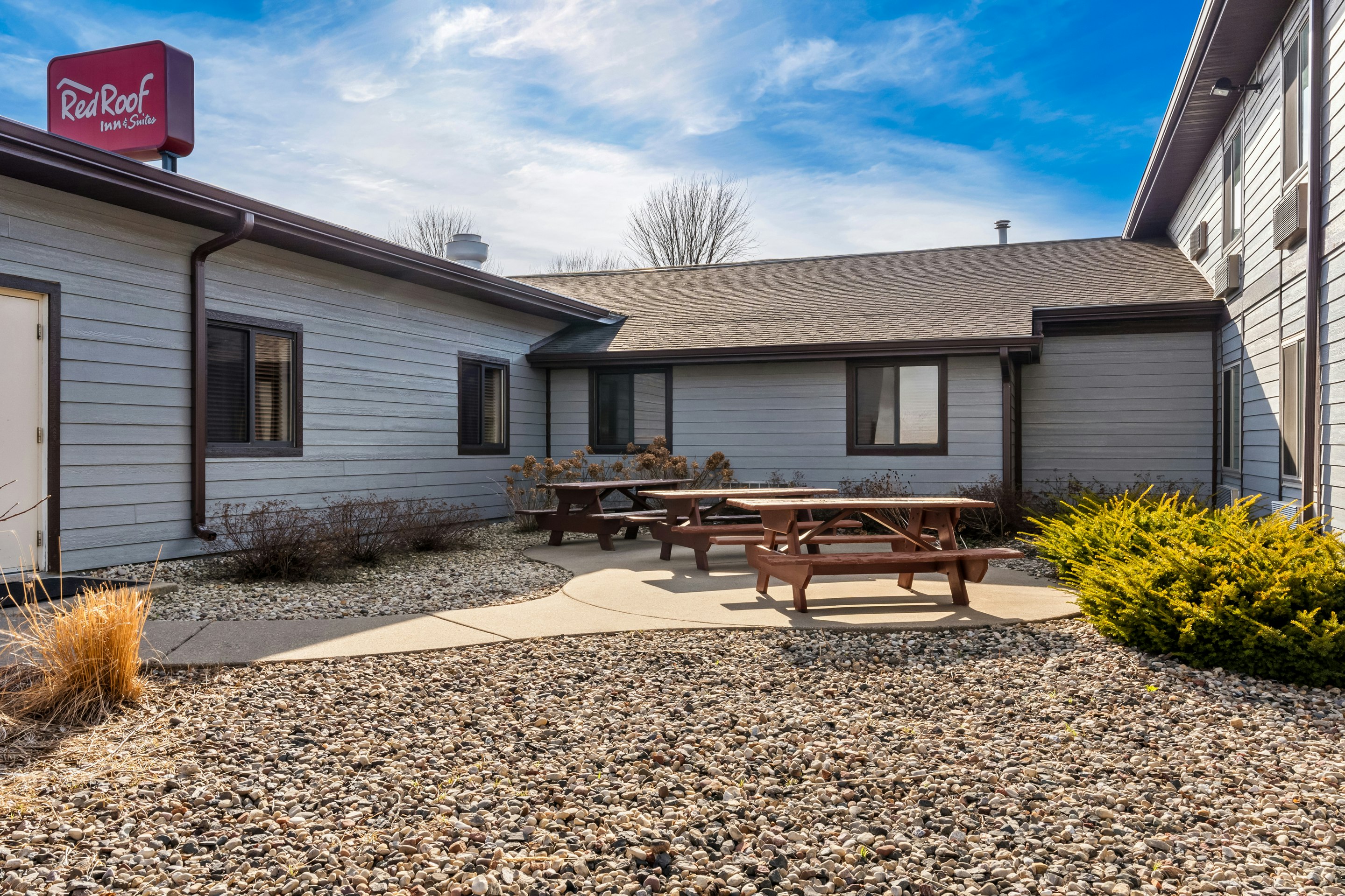 Red Roof Inn & Suites Tomah 56/57