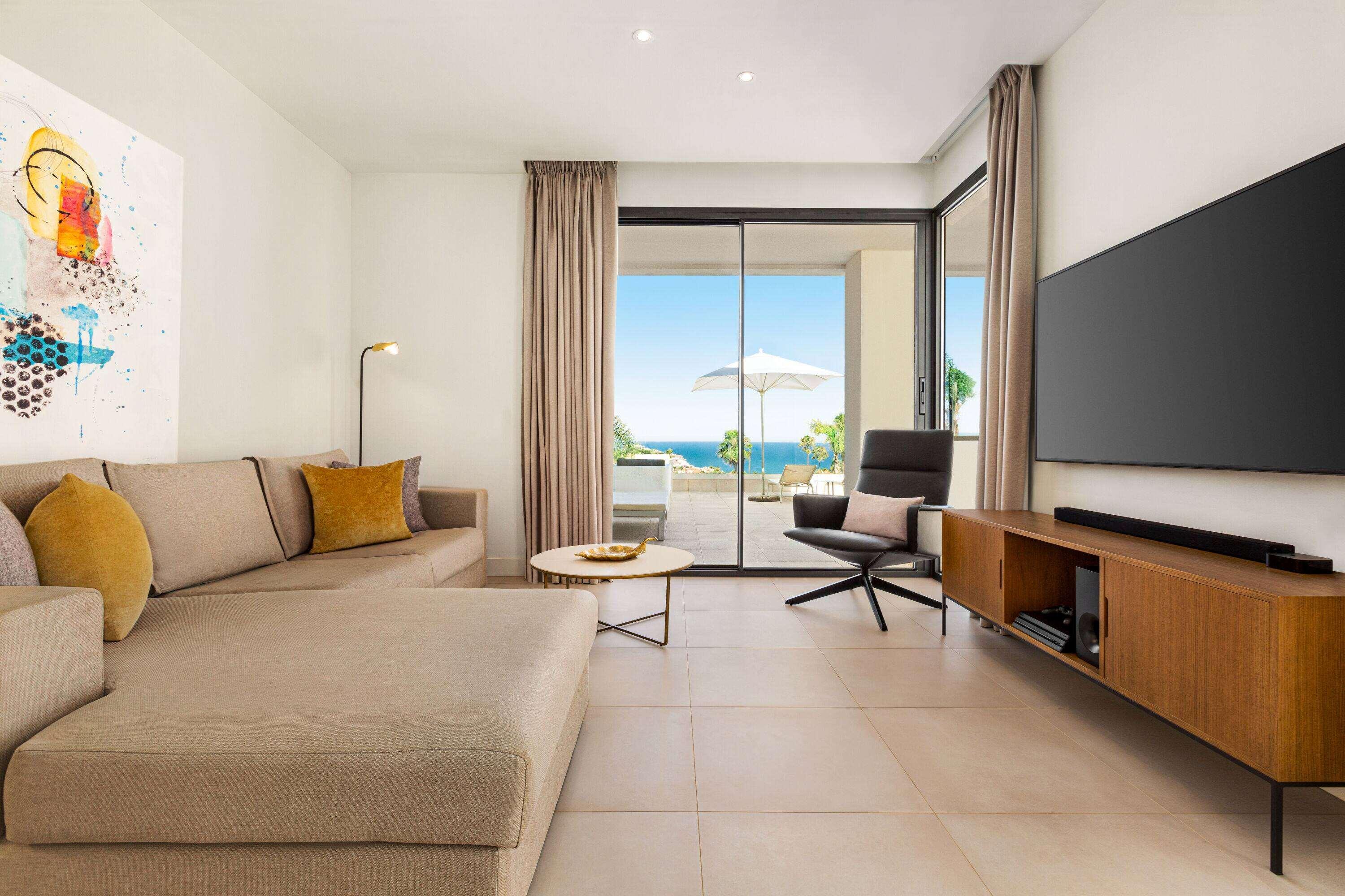 Luxury Two Bedroom Suite Private Pool and Sea View 2+2، Wyndham Grand Costa del Sol 3/8