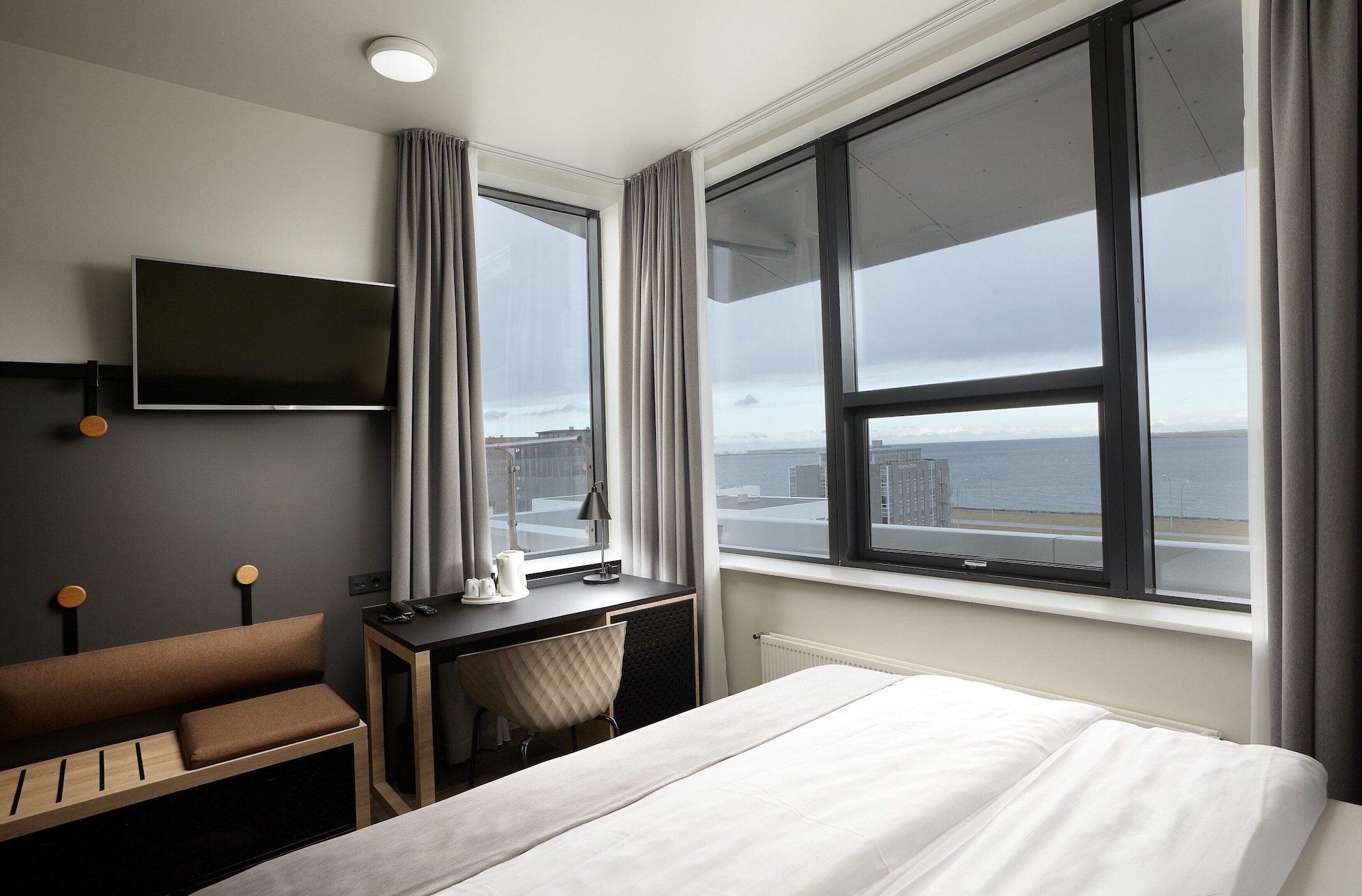 SUPERIOR, DOUBLE OR TWIN BED, MOUNTAIN VIEW