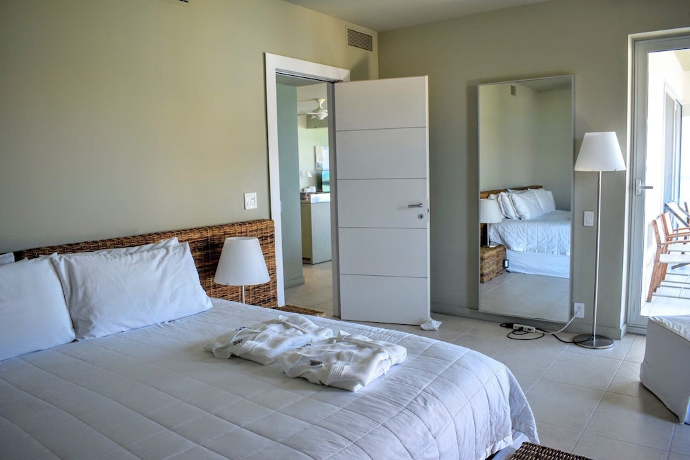 3 BEDROOMS, STANDARD, OCEAN FRONT