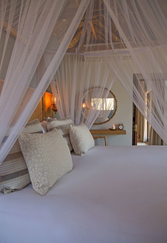 Nkala Safari Lodge 7/43