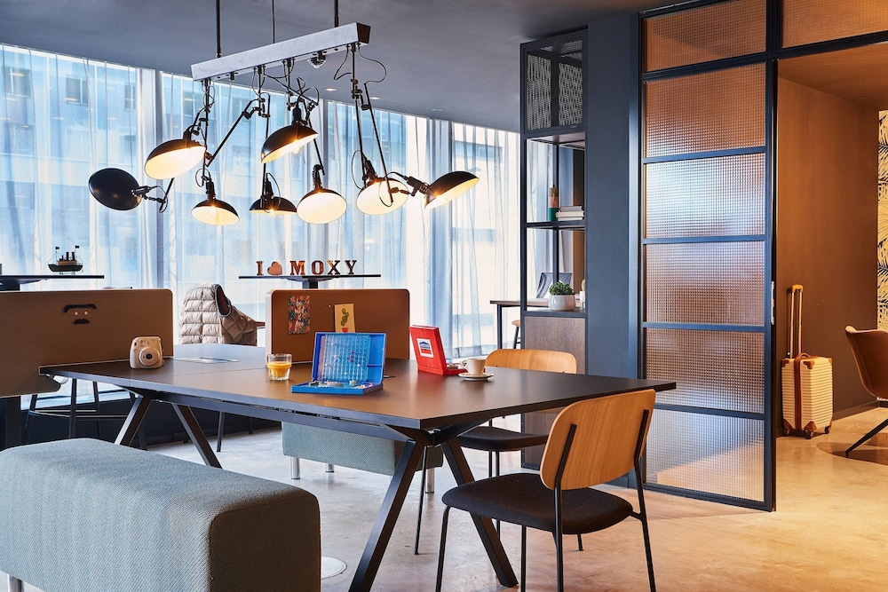 Moxy Southampton 45/55