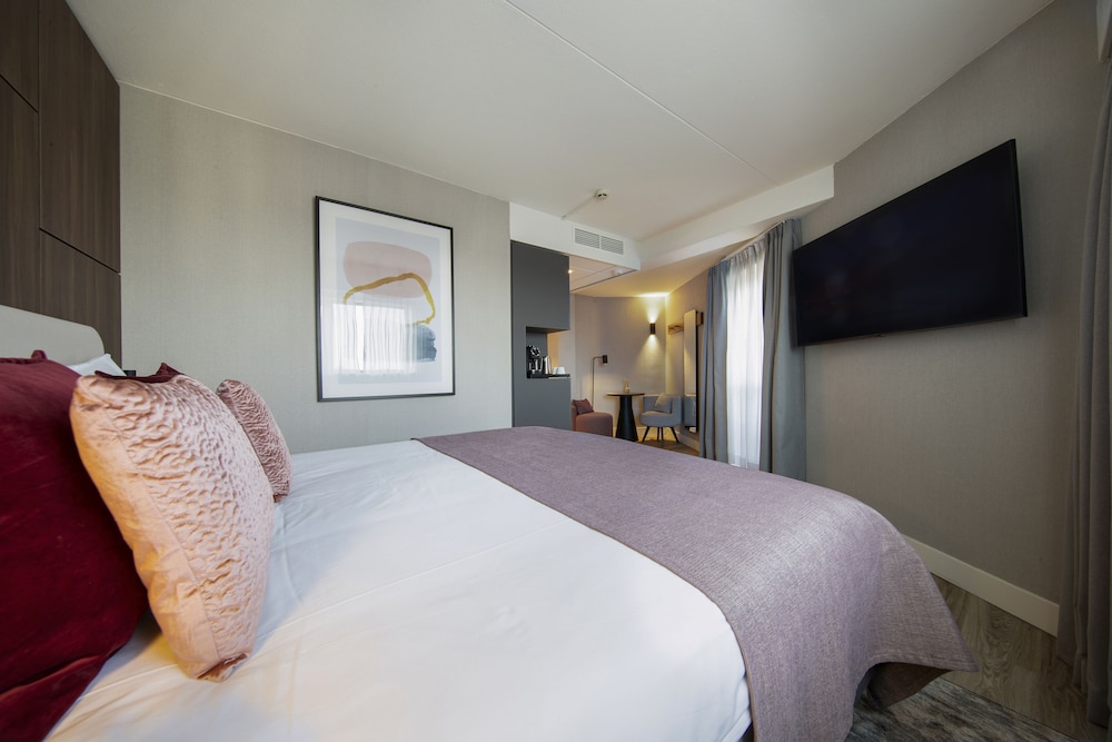 Deluxe, Twin Beds, Bilderberg Europahotel the Hague 3/6