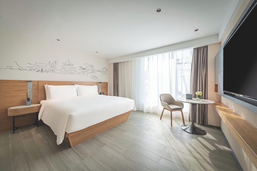 غرفة تنفيذية بسرير كينج، UrCove by Hyatt Nanjing Downtown 5/9