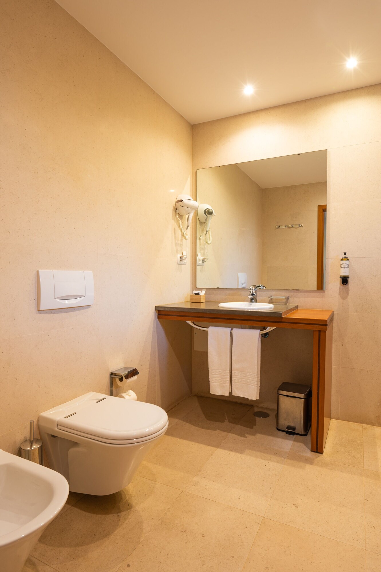 استوديو بانورامي بسريرين منفصلين بإطلالة على البحر بشرفة مع أريكة، Aparthotel Vila Luz 5/5