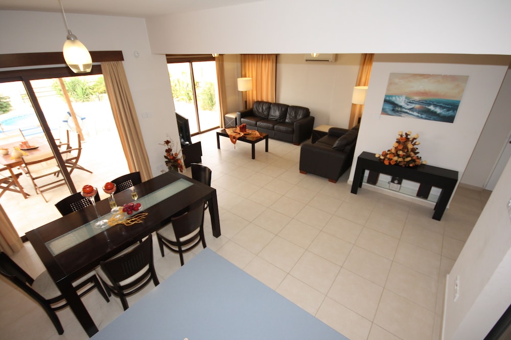 Vineland Holiday Villas 20/48