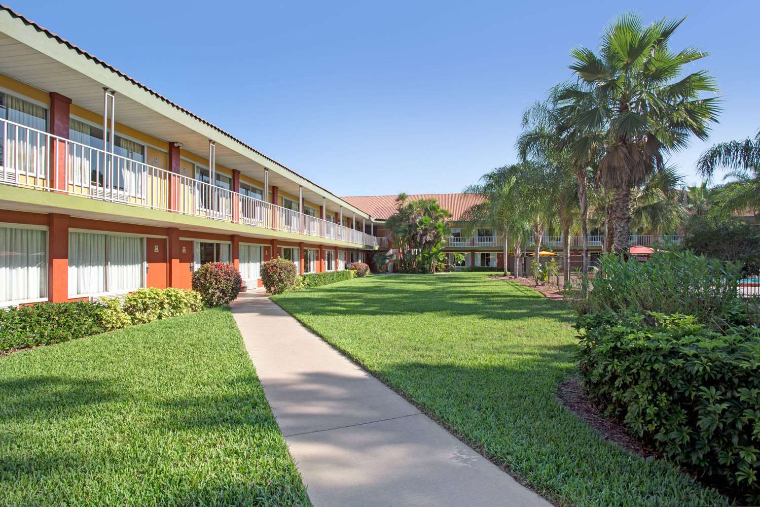 Days Inn By Wyndham Cocoa Cruiseport West At I-95/524 40/42