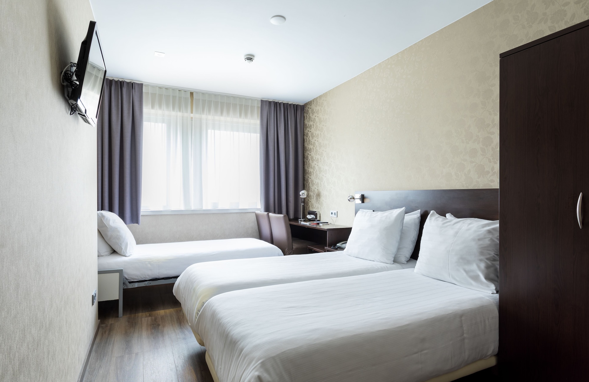 ROOM, TRIPLE, SMALL