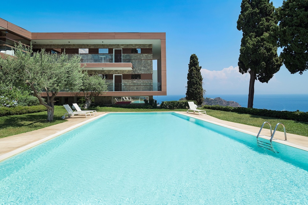Isola Bella Infinity Suites 46/50